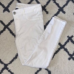 American Eagle Super Stretch White Jeans Size 6